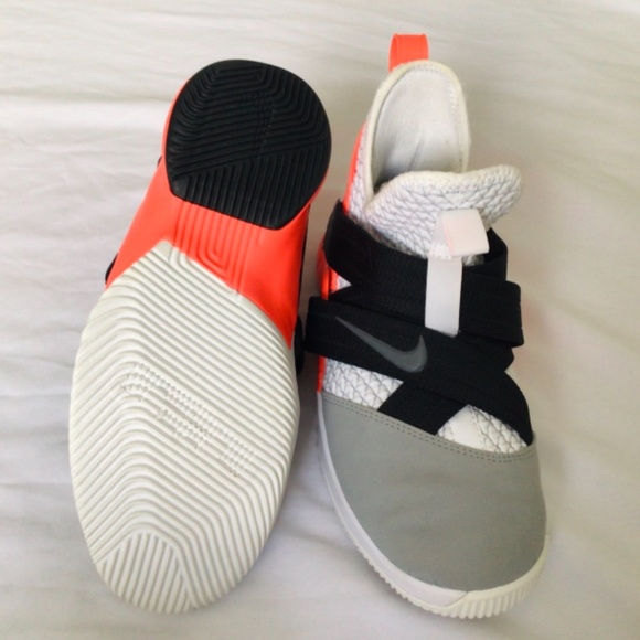 Youth Lebron Soldier XII SFG (GS) Size 5Y - Picture 6 of 6